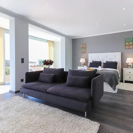 Villa Sun & Beach With Private Pool By Homing Sintra